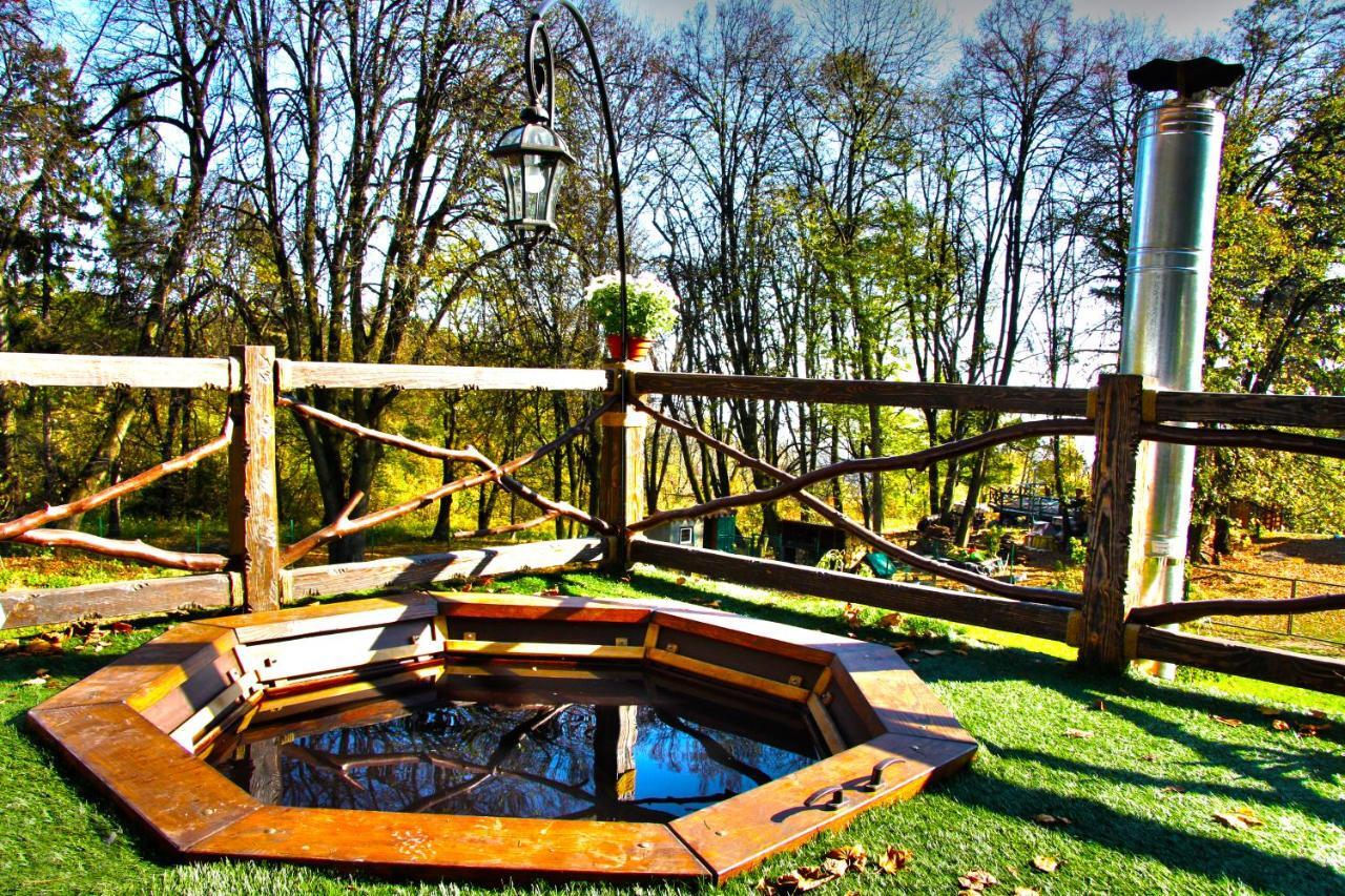 Panorama Hotel & Spa Tjernivtsi Exteriör bild